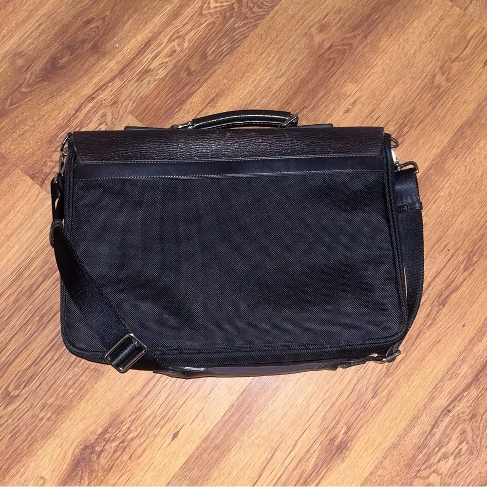 Tumi Townhouse 24230D Broadley Document Black/Brown Leather Briefcase